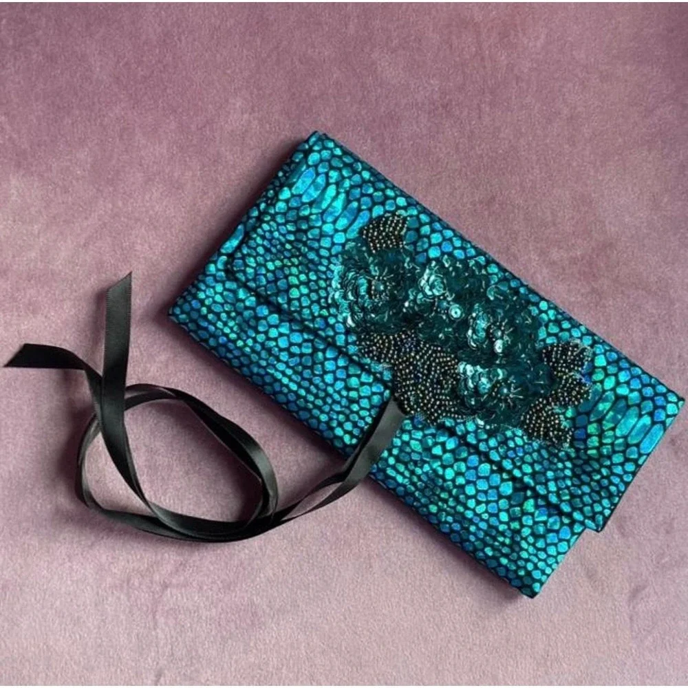 Handmade Blue Black Snakeskin Beaded Sequin Floral Clutch Tarot